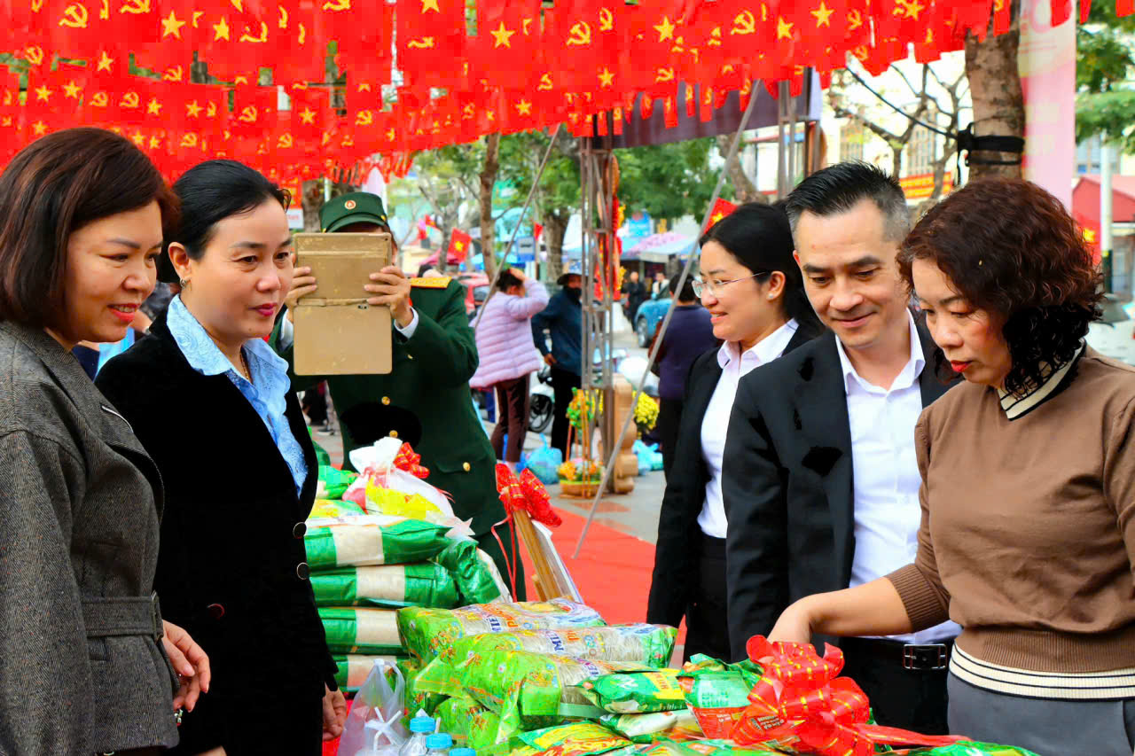 Chương trình “Xuân yêu thương” và Phiên chợ 0 đồng