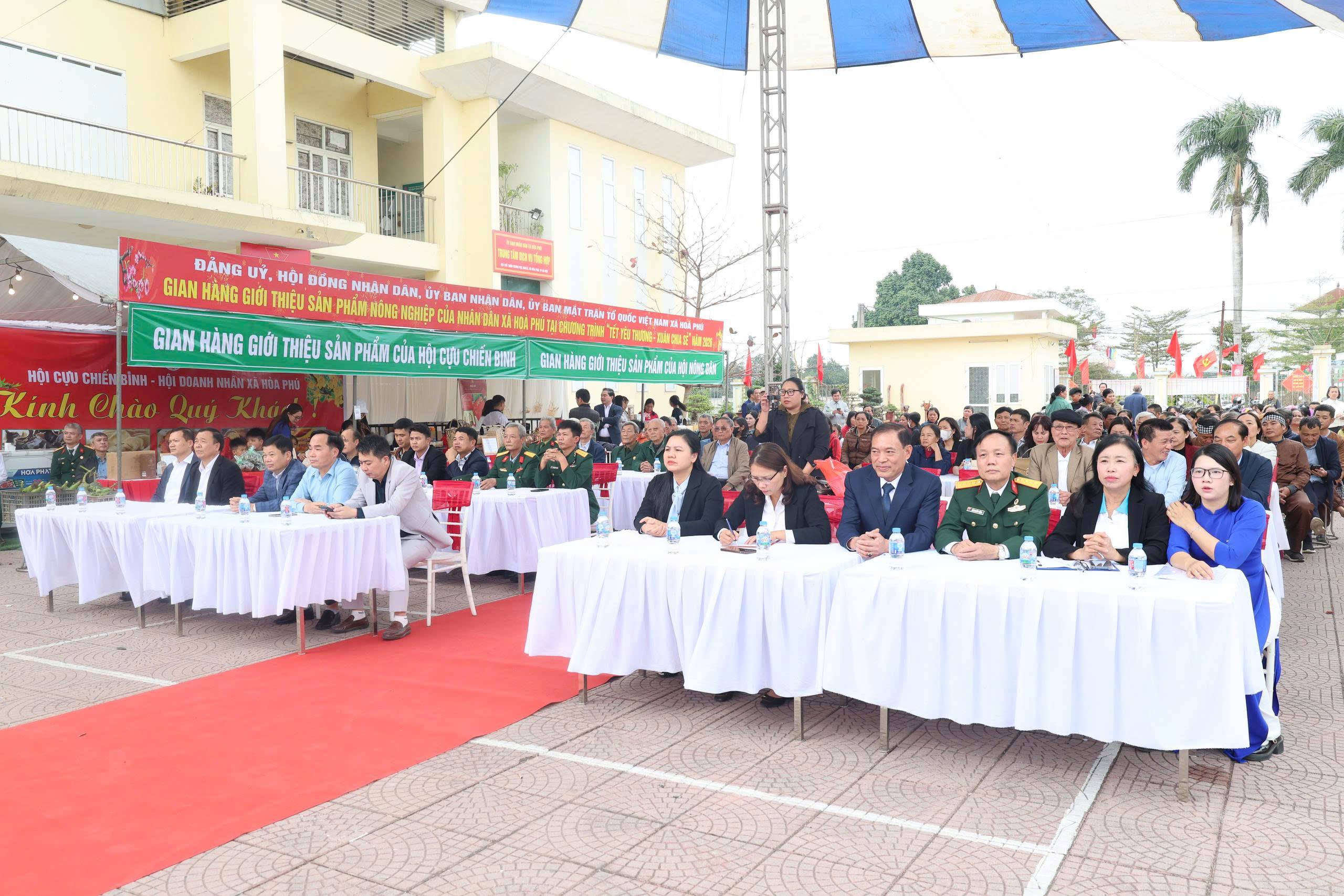 Hội chợ Xuân xã Hòa Phú