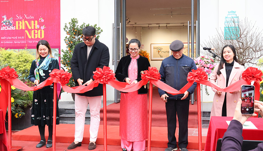Triển lãm nghệ thuật “Sắc xuân Bính Ngọ”