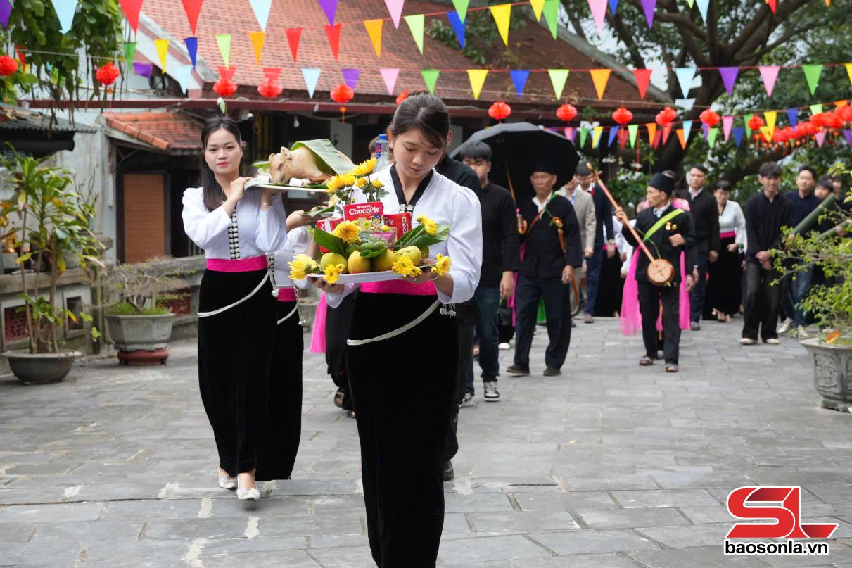 Lễ hội Gội đầu truyền thống của đồng bào Thái trắng