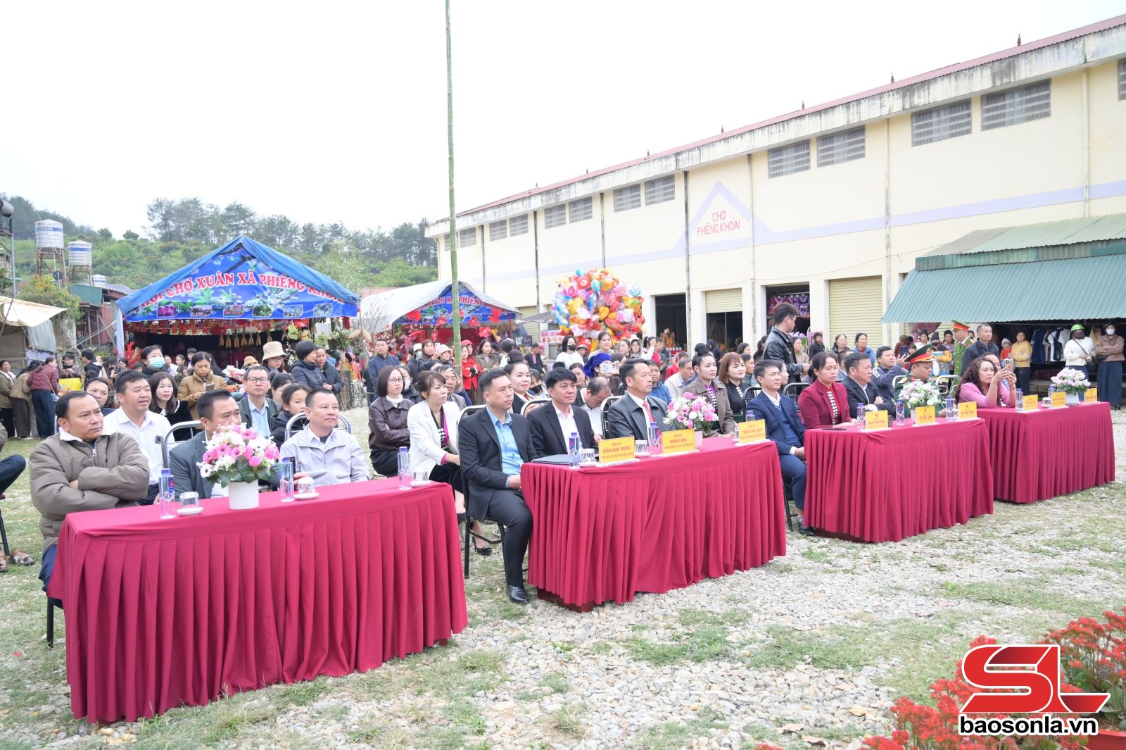 Hội chợ Xuân xã Phiêng Khoài