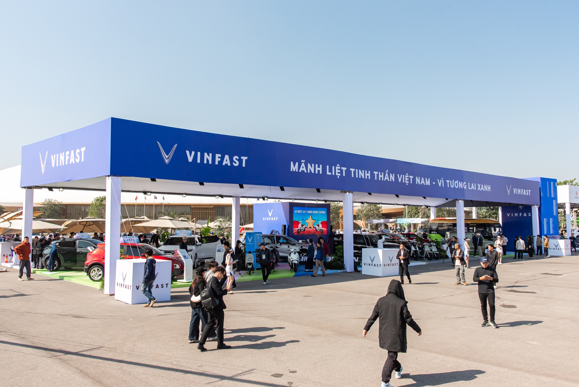 Trưng bày và trải nghiệm các phương tiện điện VinFast