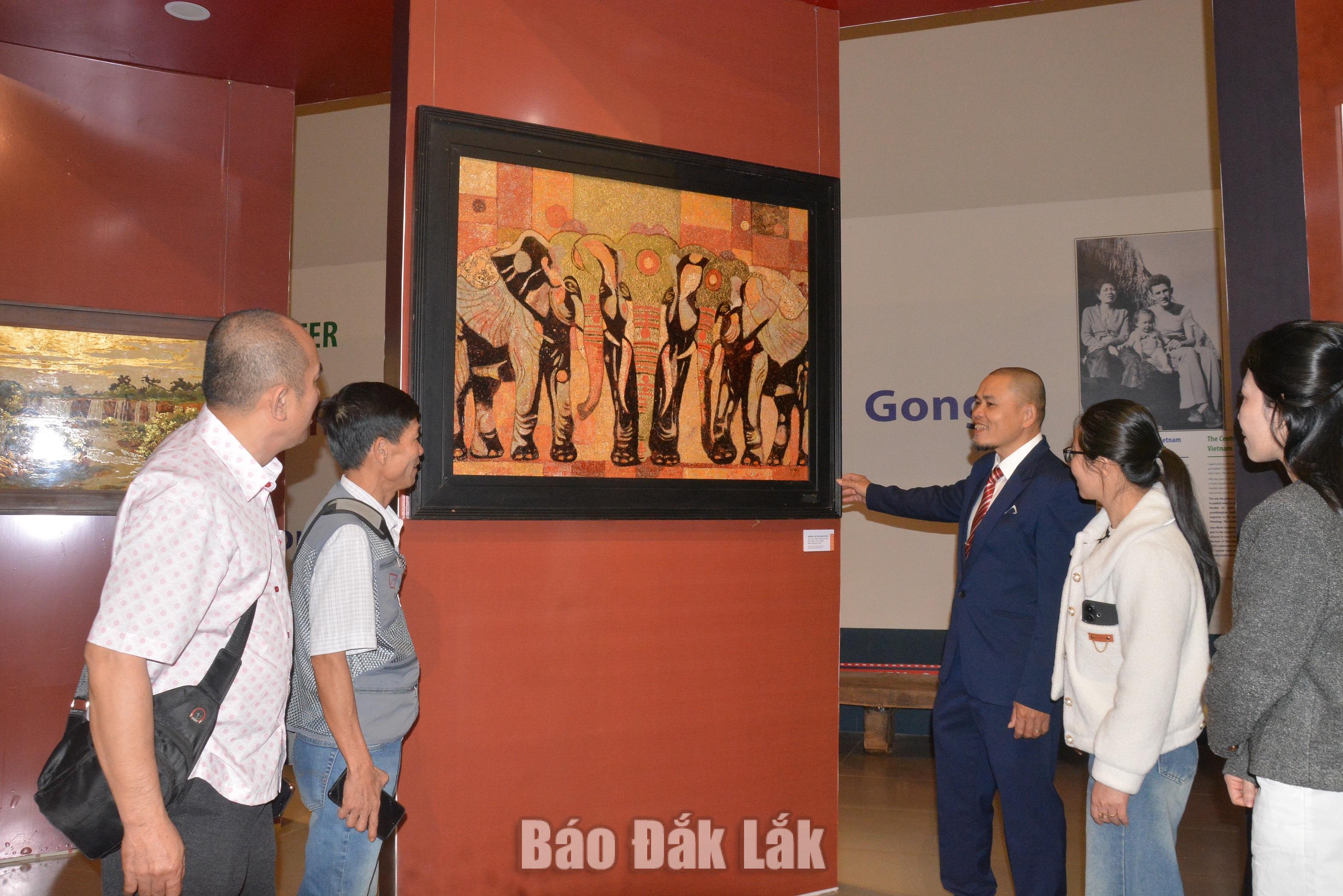 Triển lãm tranh sơn mài “Dấu son giữa đại ngàn”