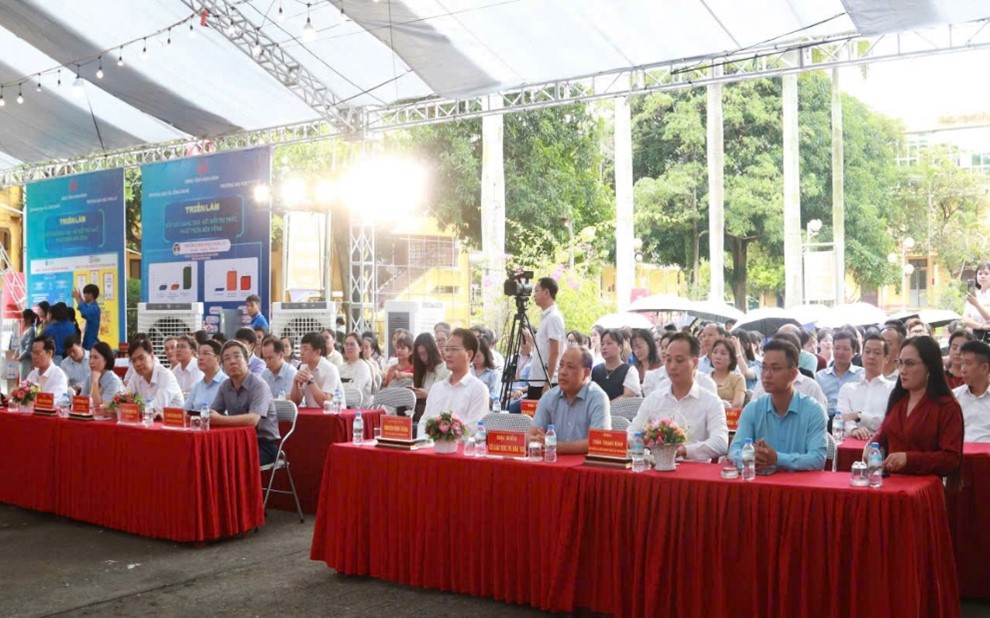 Triển lãm “Đổi mới sáng tạo - Kết nối tri thức, phát triển bền vững”