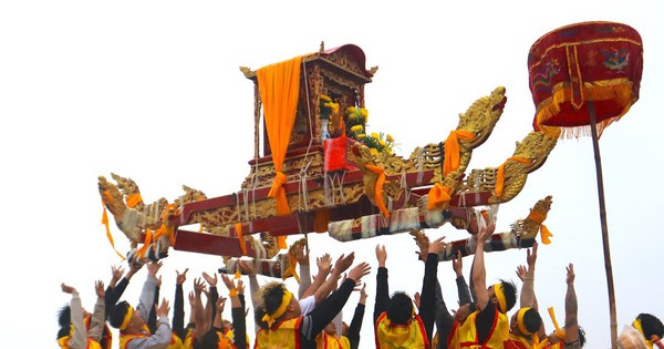 Lễ hội Đền Cờn