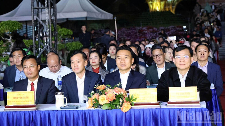 Chương trình nghệ thuật “Âm vang sắc hồng trên phố núi”