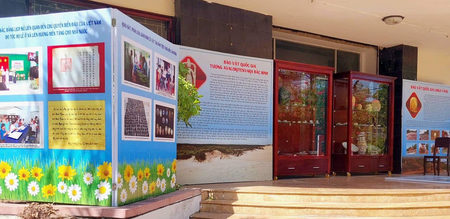 Triển lãm ảnh mừng Đảng, mừng Xuân