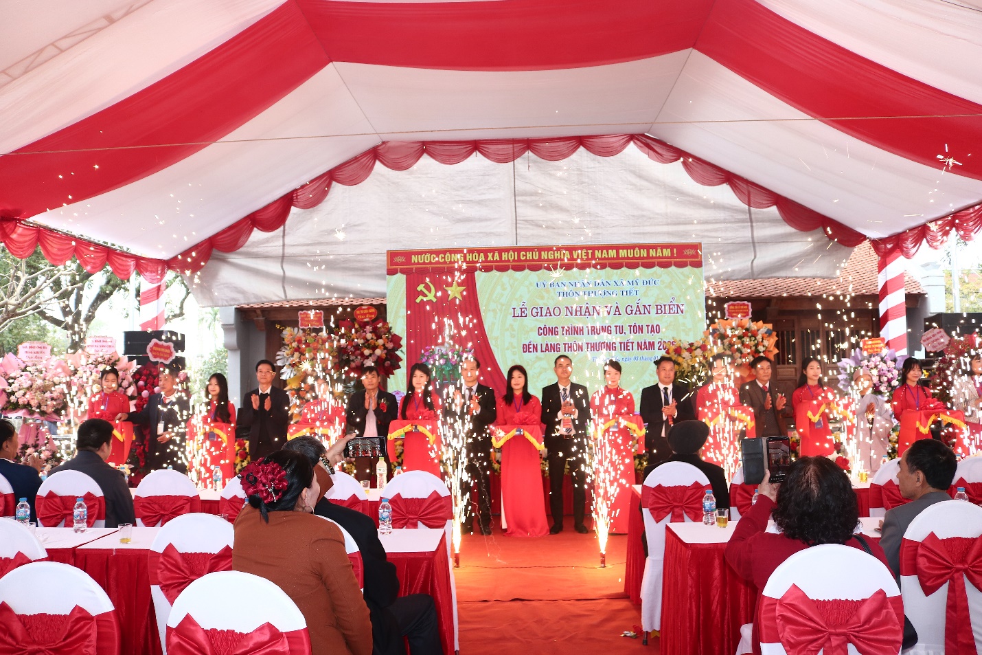 Lễ hội truyền thống và Lễ gắn biển công trình Đền làng Thượng Tiết