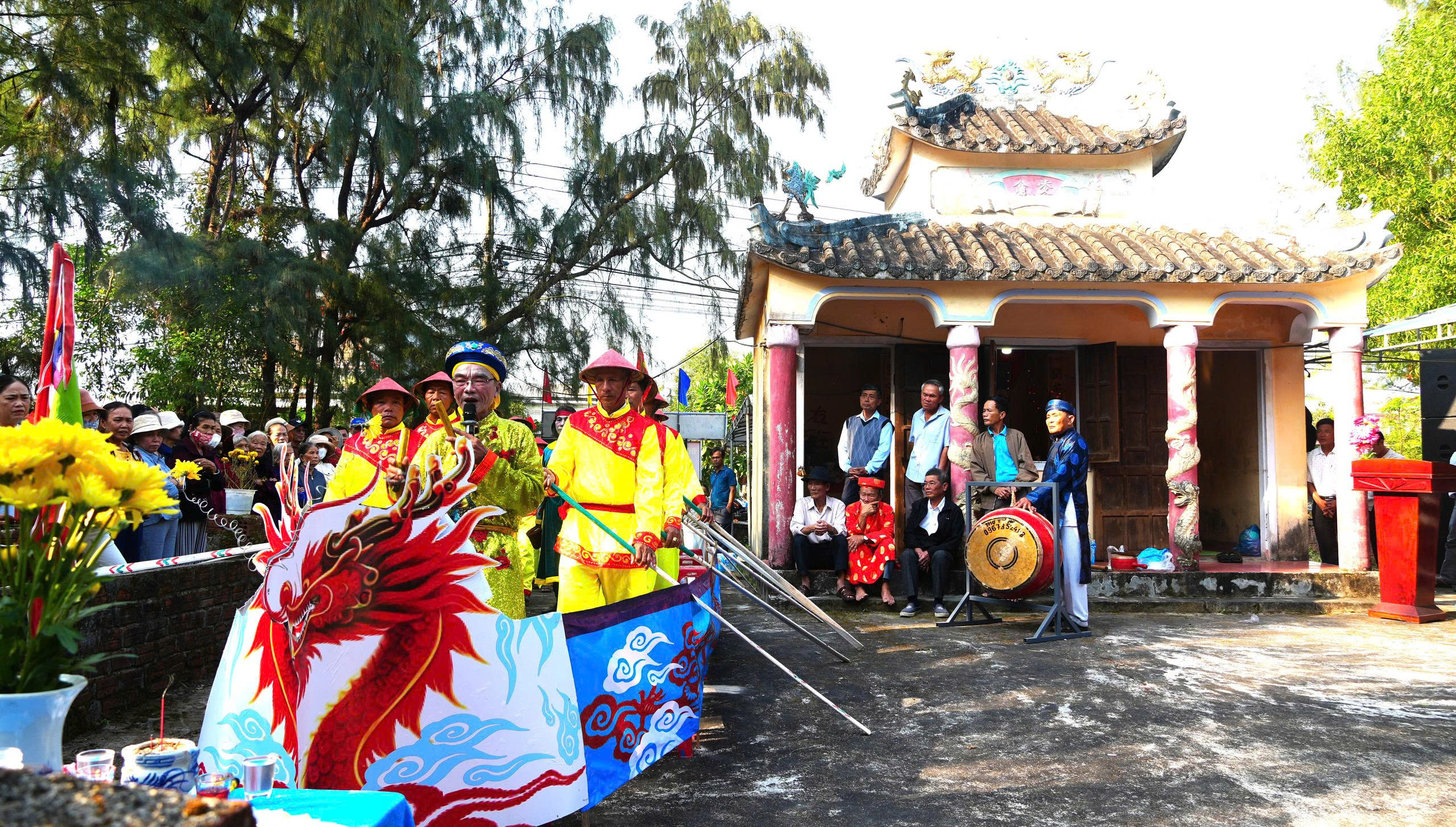 Lễ hội cầu ngư, hát bả trạo, đua thuyền