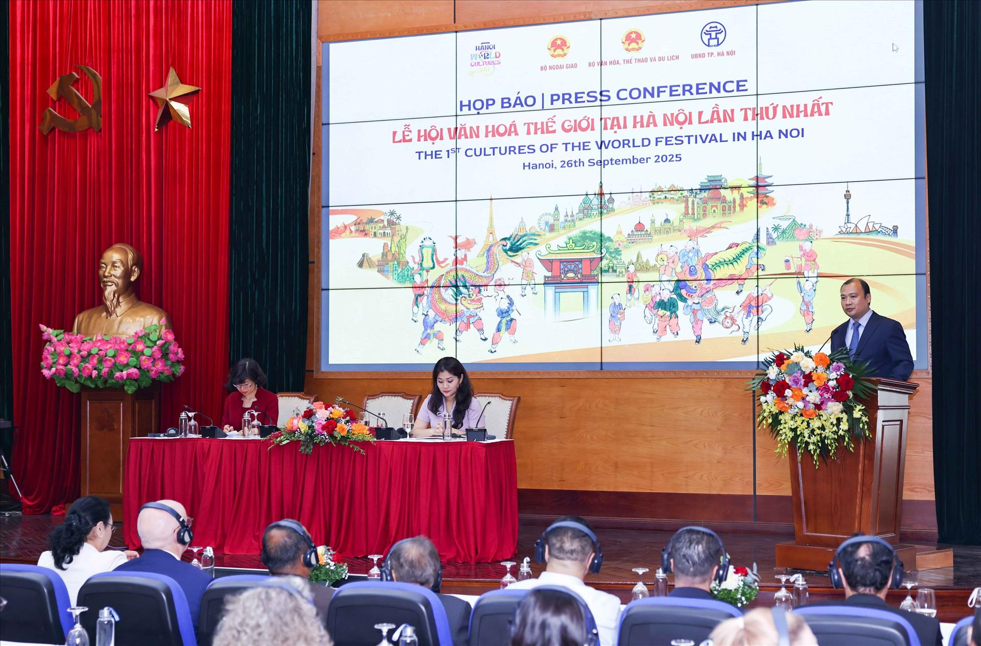 Lễ hội Văn hóa Thế giới tại Hà Nội lần thứ nhất