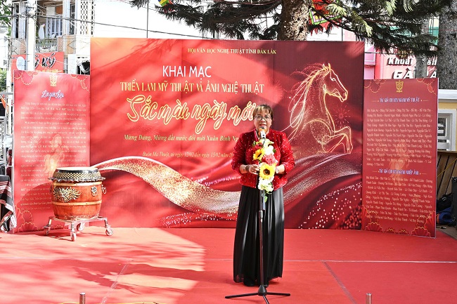 Triển lãm mỹ thuật và ảnh nghệ thuật “Sắc màu ngày mới”