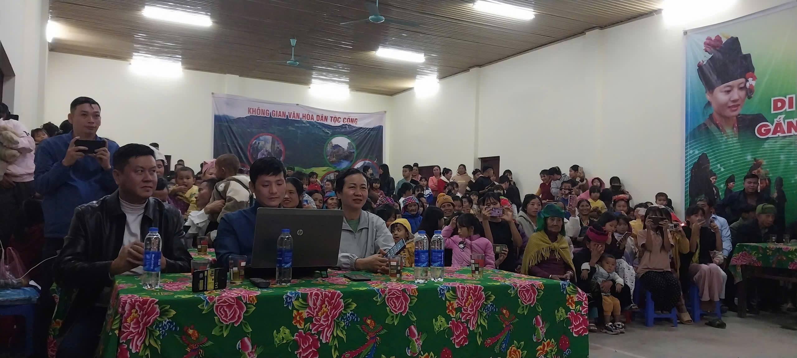 Lễ hội Mìn Loóng Phạt (Lễ hội Hoa Mào gà)