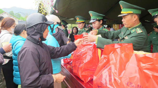 Chương trình “Xuân biên cương, hải đảo - Tết thắm tình quân dân”