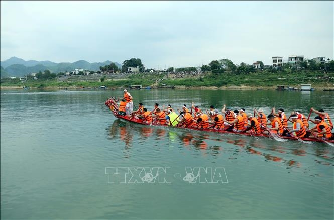Hội đua thuyền truyền thống trên sông Lô