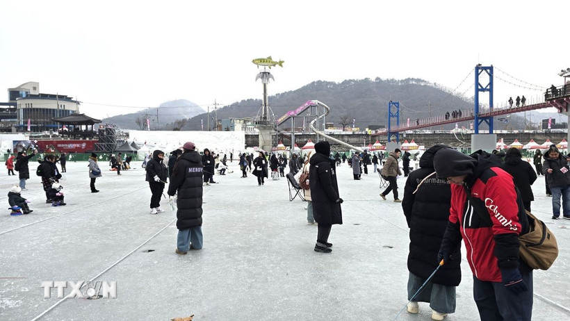 Lễ hội câu cá băng Sancheoneo Hwacheon 2026