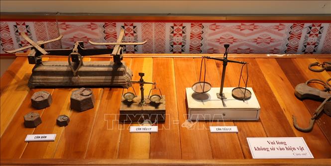 Trưng bày hình ảnh, tư liệu di tích khảo cổ sơ kỳ đá cũ