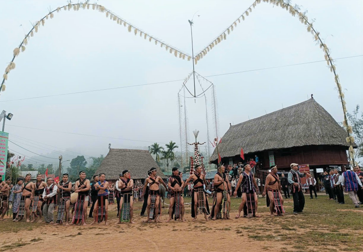 Lễ hội đại đoàn kết dân tộc Cơ Tu (Pơr'ngoóch)