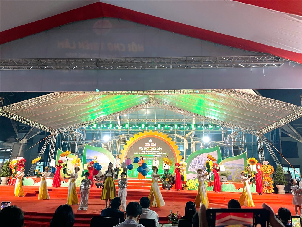 Hội chợ triển lãm hàng công nghiệp nông thôn, hướng tới chuyển đổi xanh và phát triển bền vững năm 2025