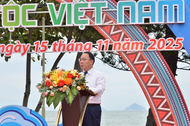 Triển lãm ảnh “Sắc màu các dân tộc Việt Nam”