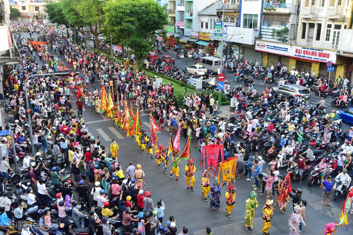 Lễ hội Nguyên tiêu tại Chợ Lớn
