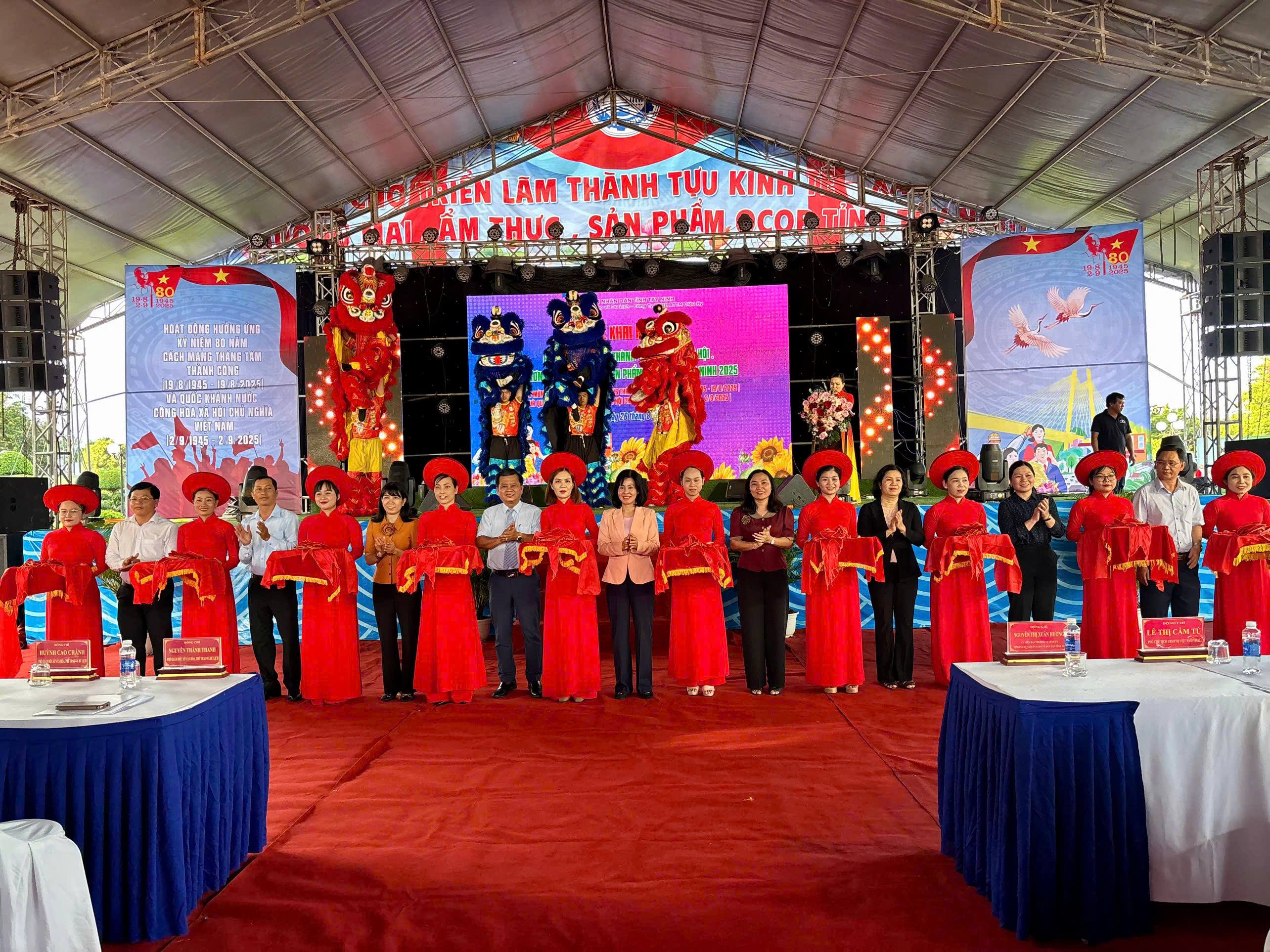 Hội chợ triển lãm thành tựu kinh tế - xã hội, an ninh quốc phòng, thương mại, ẩm thực và sản phẩm OCOP tỉnh Tây Ninh năm 2025