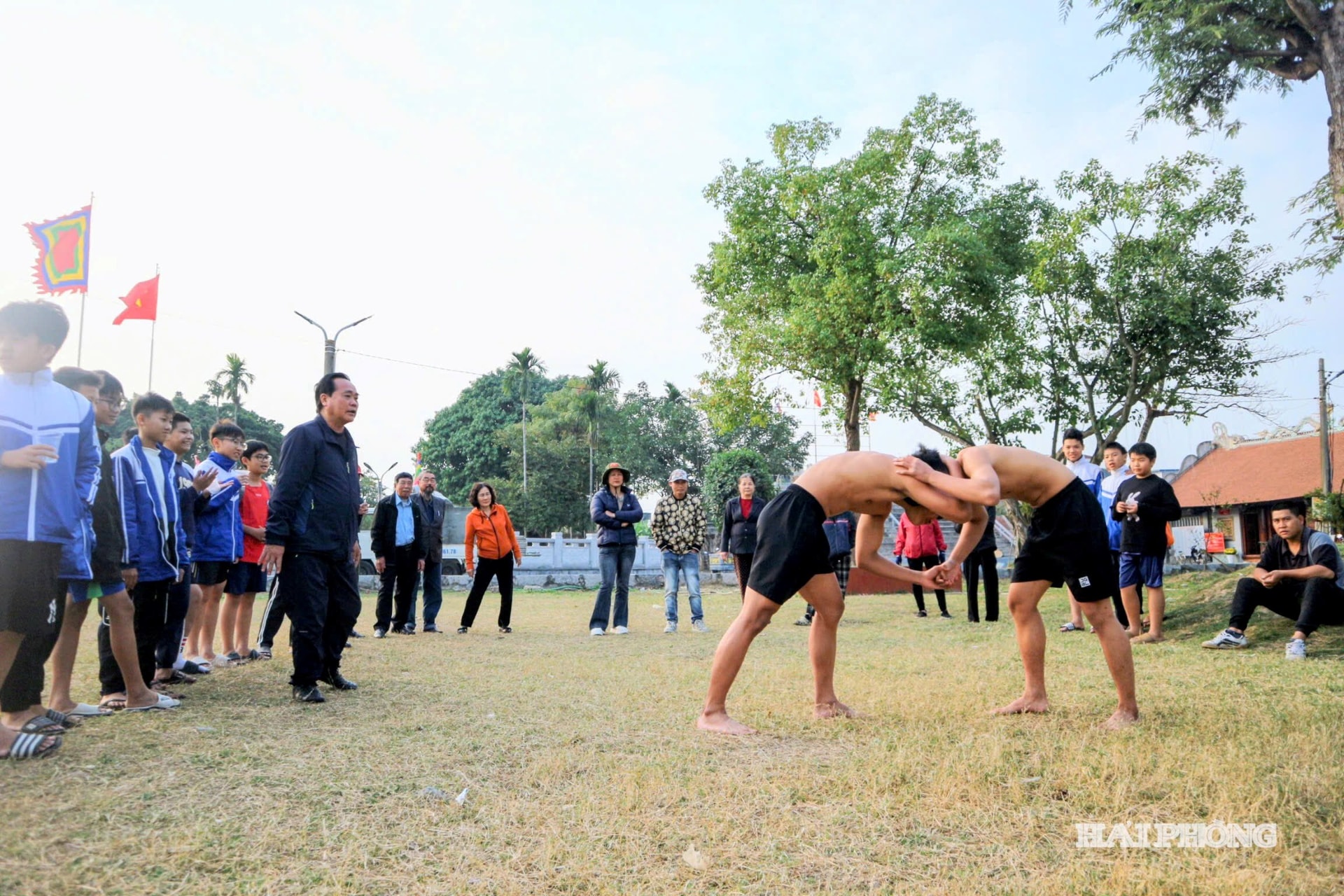 Lễ hội vật làng Vĩnh Khê